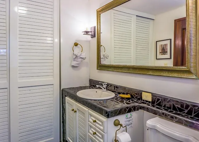 Royal Palms 3 *